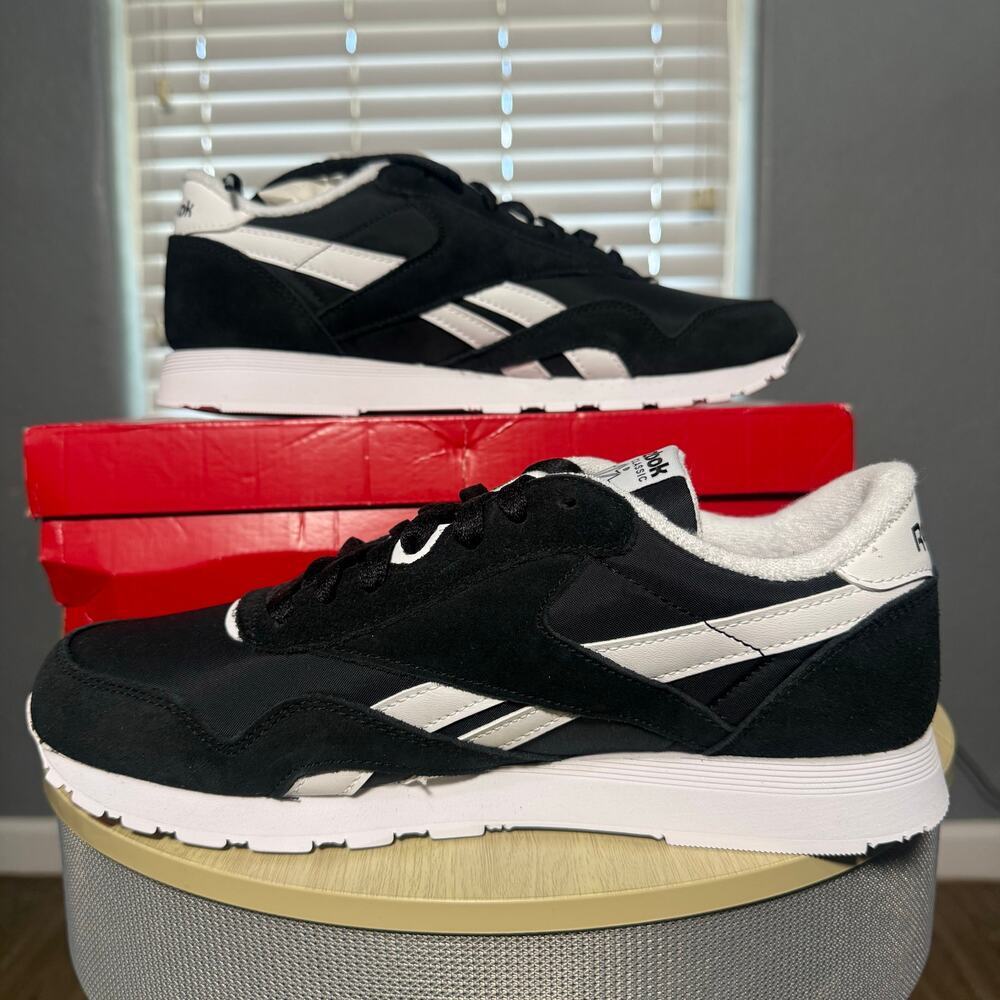 Reebok Unisex Classic Nylon Running Shoes, Black/White, US M9 W10.5